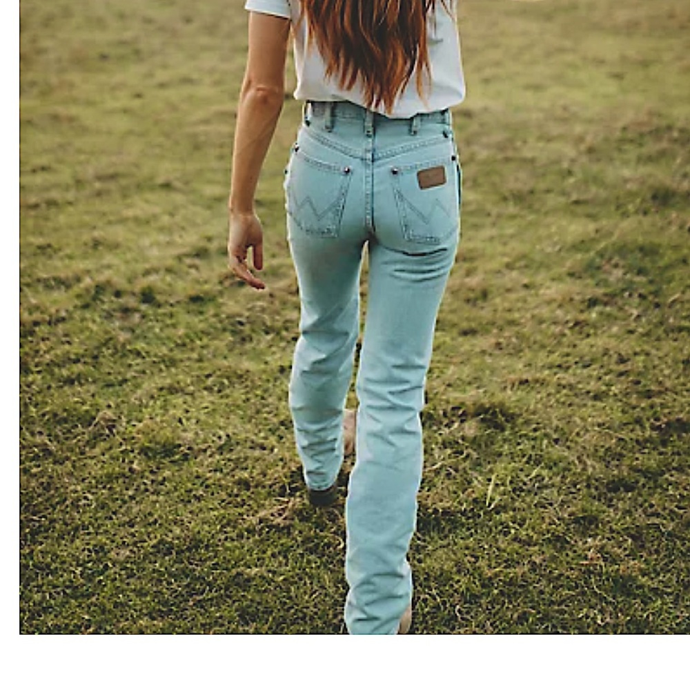WRANGLER Women’s cowboy cut High Rise Jeans  Brand new
